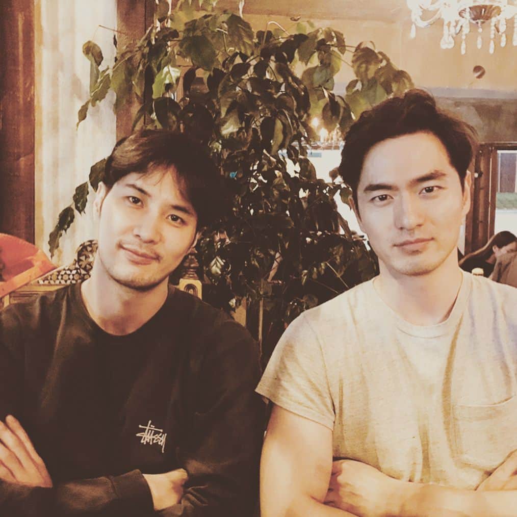 キム・ジソクのインスタグラム：「데이트😑 .. 로맨스가 필요해🙏」