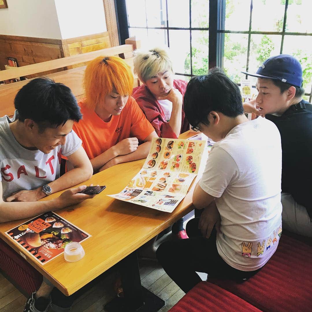 としみつのインスタグラム：「パンパンやん。」