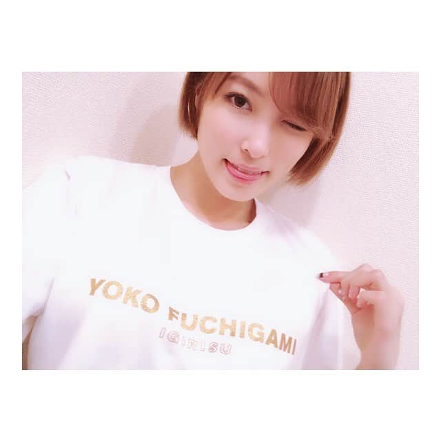 中山こころさんのインスタグラム写真 - (中山こころInstagram)「🌟😝❤️👍🏻⚡🇬🇧💯🔅👚 . . #yokofuchigami #tシャツ  #newone #igirisu」5月29日 17時57分 - coocoorooo