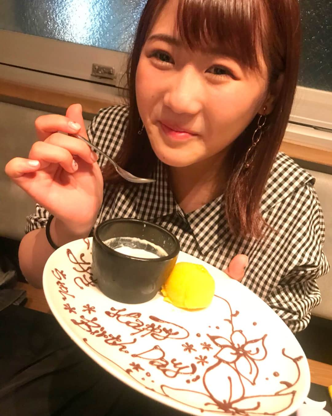 西野未姫さんのインスタグラム写真 - (西野未姫Instagram)「みぃちゃんがサプライズでプレート出してくれた😭❤️ 嬉しい✌🏻✌🏻 ブランマンジェ美味しすぎて秒で食べちゃいました🤣🌈 食べるって幸せ😋🍴 #うしごろバンビーナ  #白い！コーヒーブランマンジェ #マンゴーシャーベット #デザート」5月29日 18時13分 - nishinomiki_official