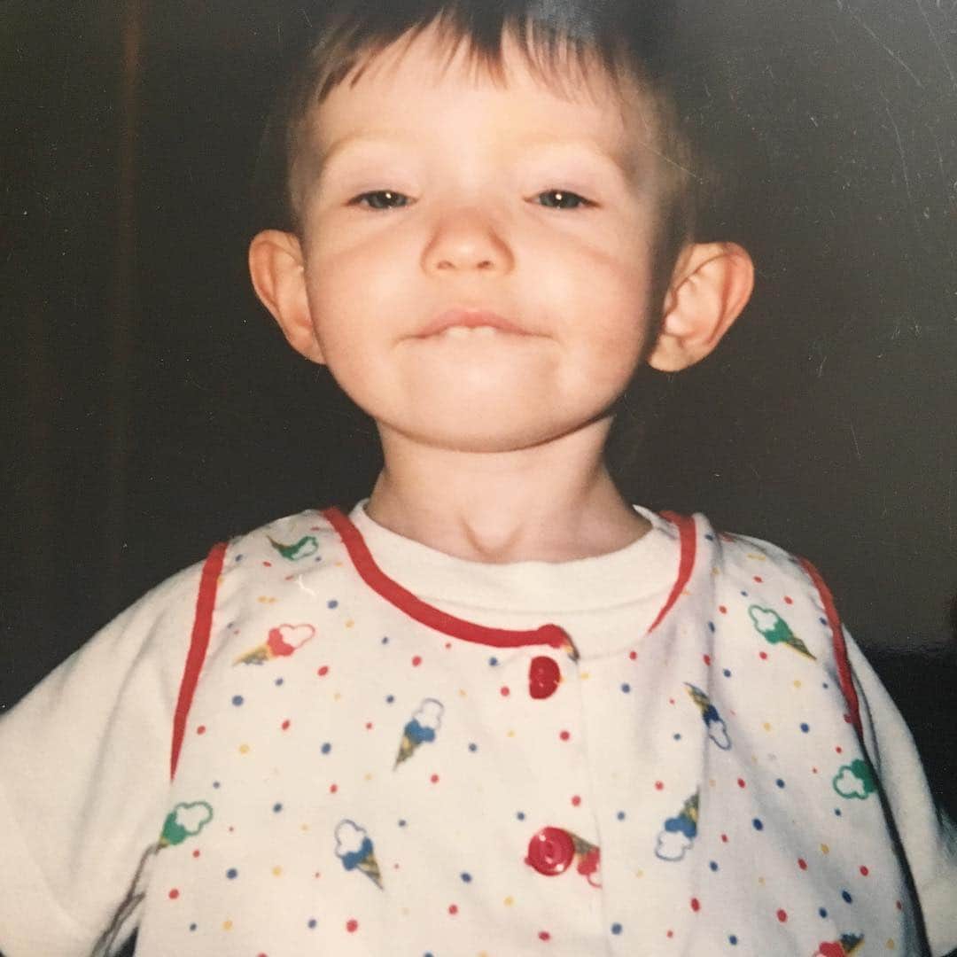 エミリー・ブラウニングのインスタグラム：「Um yeh I HAVE always been this handsome thx」