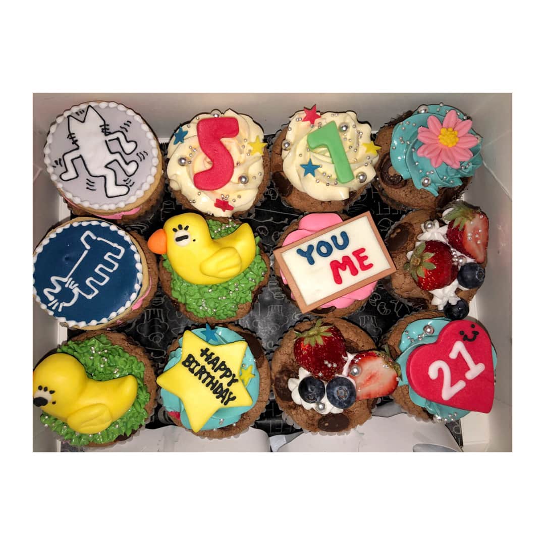 高木悠未さんのインスタグラム写真 - (高木悠未Instagram)「.🐣 インスタ映えなカップケーキたちを頂きました！！！ どれがお好み？？ #cake #happybirthday #インスタ映え #イラスト #かわいい #cute #🎂」5月29日 22時20分 - yuumi_takaki05