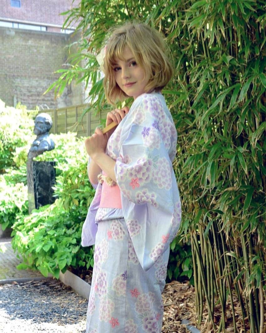 Ella Freyaのインスタグラム：「Need someone to take me out on a forest walk 🍃⛩」