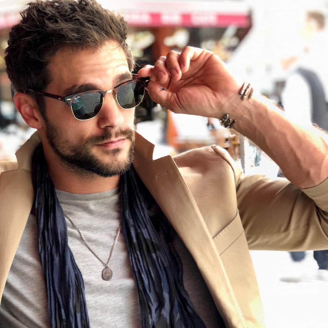 ブラント・ドーハティのインスタグラム：「You are who you choose to be. Who will you be today?」