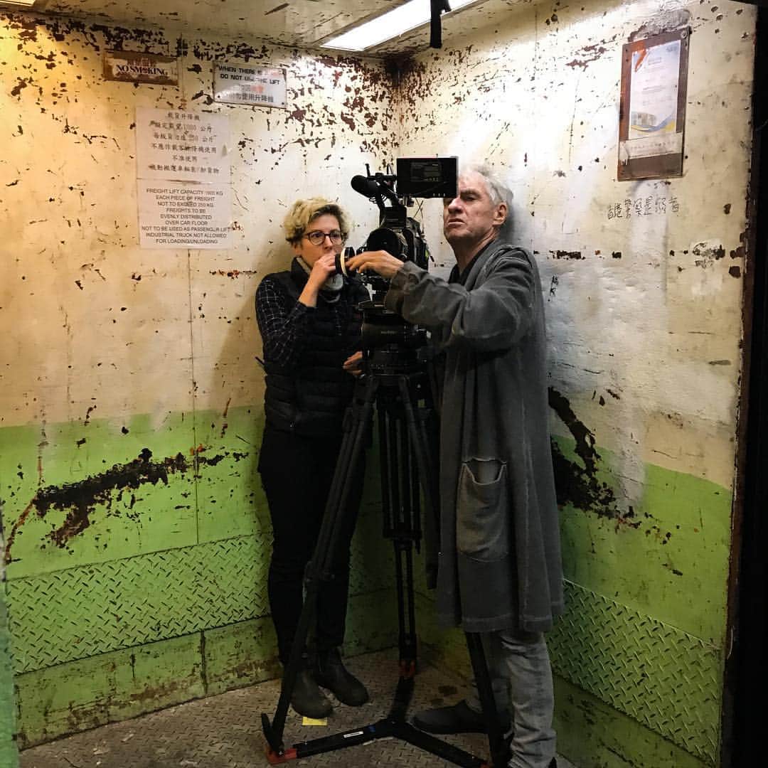 アンソニー・ボーディンのインスタグラム：「This Sunday on @partsunknowncnn : HONG KONG Directed by @asiaargento  Cinematography by @dukefeng52 ( Christopher Doyle) seen here with shooter @missioncreep ( Olga Abramson)」