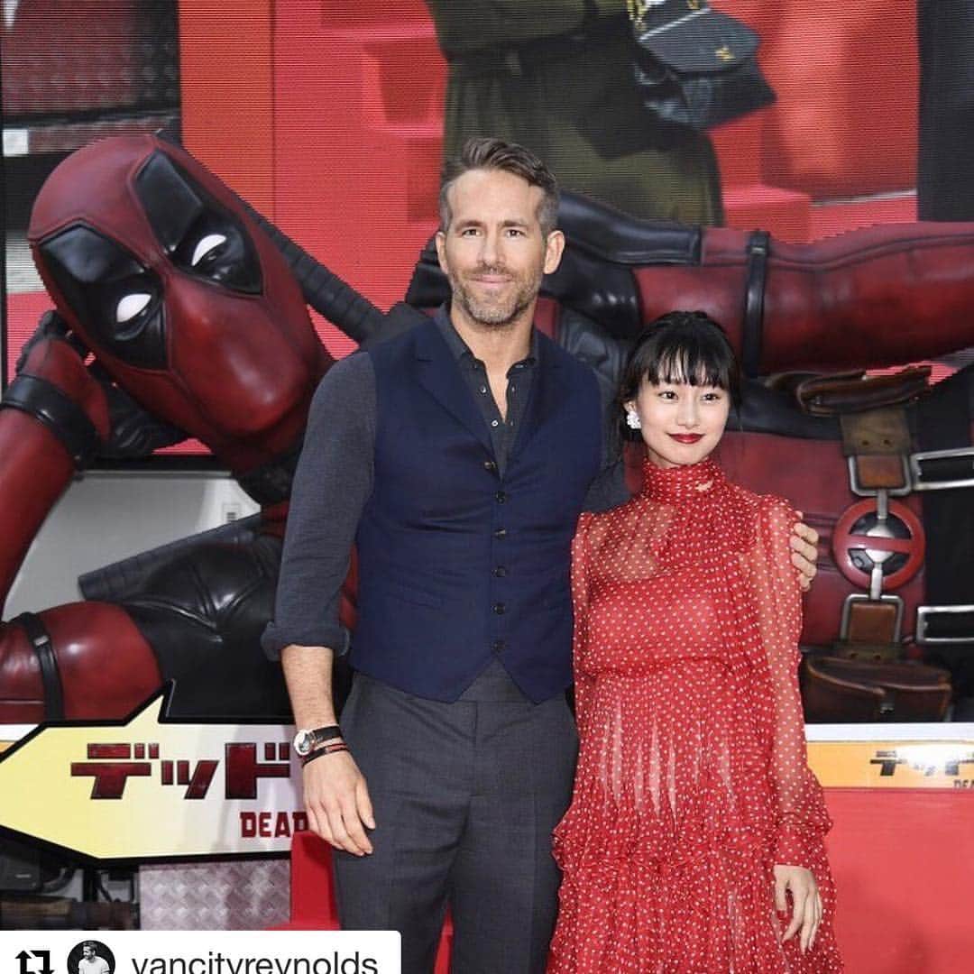 デッドプールのインスタグラム：「昨夜のスペシャルイベントより。俺ちゃんの中のライアン・レイノルズちゃんもシオリ・クツナちゃんも人柄最高だったよん💕 #Repost @vancityreynolds Tokyo premiere with the incredible @shiolikutsuna. I wore 6 inch heels which may have been overkill. #デッドプール #Yukio」