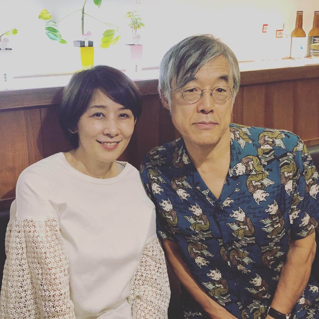 ひうらさとるさんのインスタグラム写真 - (ひうらさとるInstagram)「昨日は城崎文芸館で高橋源一郎さん、平田オリザさん、幅允孝くんのトークショーでした。今度オリザさんの脚本で舞台化される高橋さんの「日本文学盛衰史」にまつわるインテリジェンスとワイドショーなぶっちゃけトークで面白かったです！ 写真は打ち上げで高橋さんと。私高橋先生と芸歴2年しか違わなかったよ…。この貫禄差よ…。そしてこの温泉街文豪来すぎ、凄いね…。 #高橋源一郎 #平田オリザ #幅允孝 #青年団 #城崎文芸館 #日本文学盛衰史」5月30日 7時54分 - marikosatoru