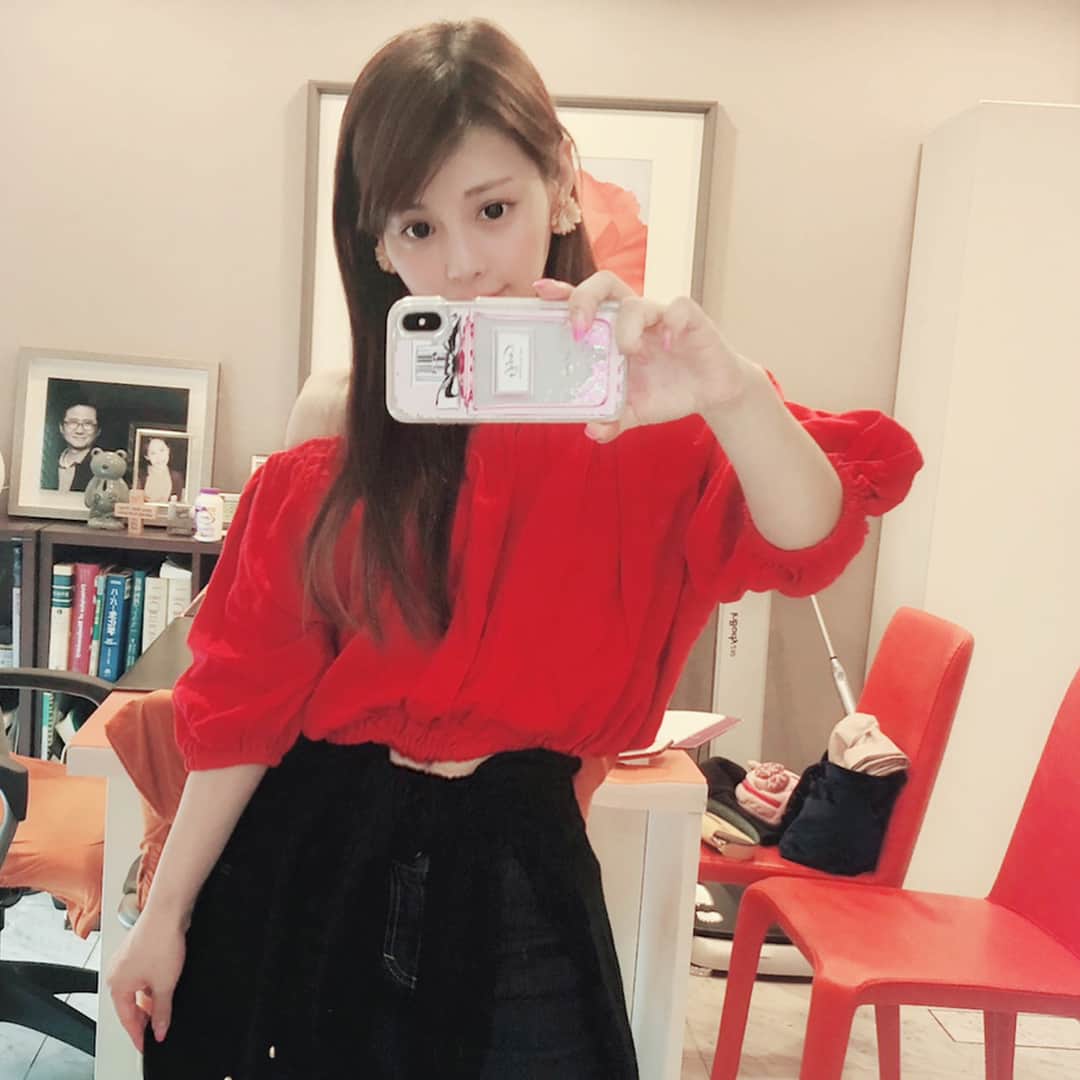 美馬怜子のインスタグラム：「私の大好きなチョンダム品美容クリニックへ🏥✨ （日本語もokだよ❣️） ソウルにまで来る価値あり✨な美白、美肌になれるシンデレラコースをお願いしました🤗💓 . #美馬怜子 #美容旅 #韓国 #イチオシ #品美容クリニック #美肌 #美白 #シンデレラコース #ビヨンセ点滴 #美容オタク #myfavorite #koreanbeauty #chungdamdong #hinplasticsurgery #beautifulskin #skincare #superdoctor #sogood #instabeauty」