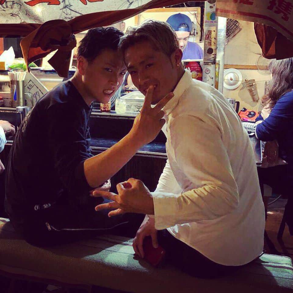 野元勇志のインスタグラム：「#東京のジャイアンと馬場の巨塔#小川たつお兄貴が来福され3日間とてもお世話になりました‼︎ たつおさんと出会あって8年経ちます！ 本当に可愛がって頂き感謝です。 ありがとうございました‼️ #もう1人の兄貴は、そろそろ子供が生まれるから、これないと思うけど、 久々また会いたいです。 #4年前の姪浜でのトレーニングが懐かしい #加藤しょうごaka.高城 #underdog_fk 47」