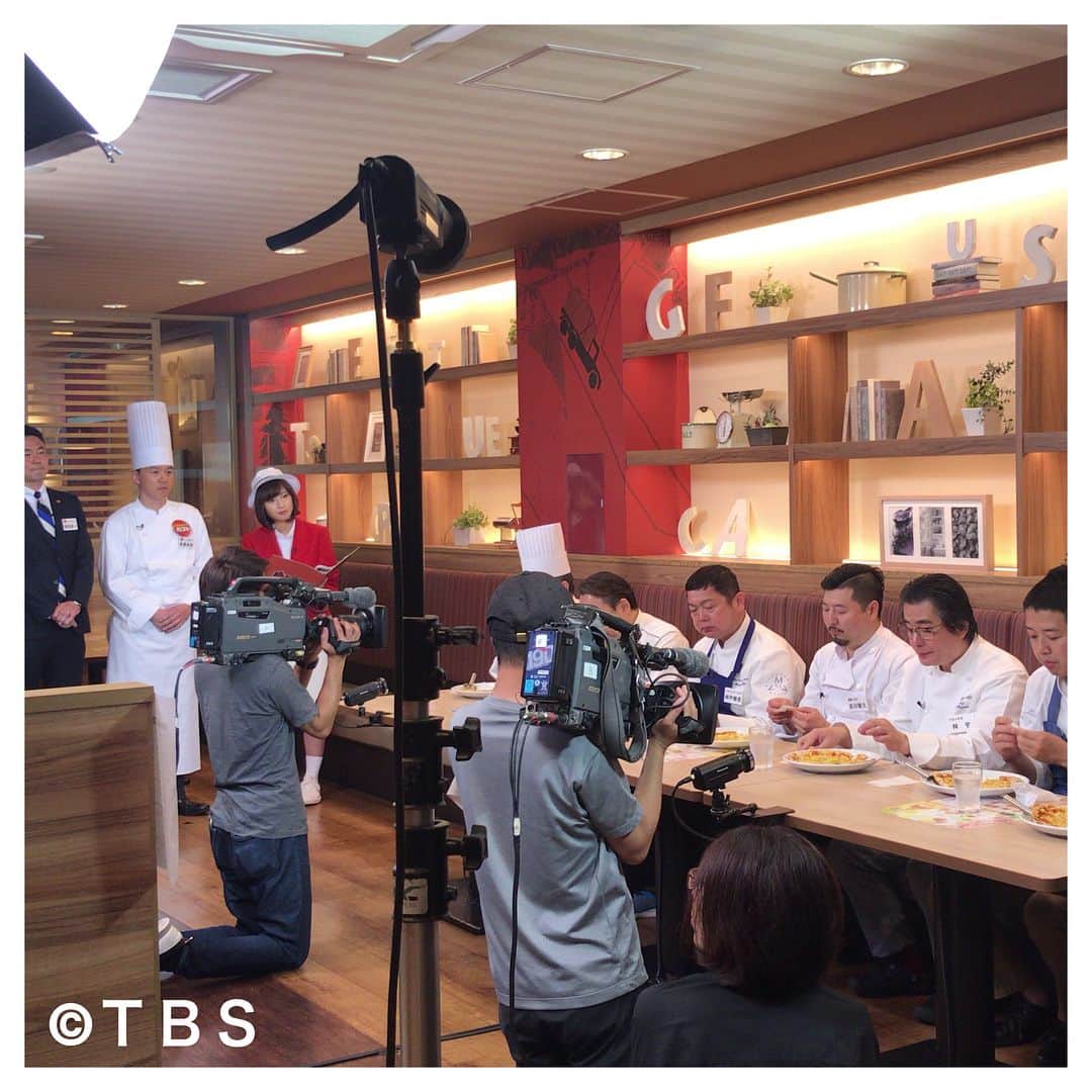 TBS「ジョブチューン」さんのインスタグラム写真 - (TBS「ジョブチューン」Instagram)「今週の「ジョブチューン」（TBS）は！🌈 『ガスト×一流料理人!』&『官僚の仕事のヒミツぶっちゃけ!』2本立てスペシャル🔥 超一流の料理人がジャッジ!「ガスト」で食べるべき本当に美味しいメニューはどれ!?🍝 100名様に3,000円分のお食事券プレゼントも🎁💕 &キャリア官僚のお仕事のヒミツぶっちゃけSP！👓 財務省・文部科学省・国土交通省・経済産業省・外務省・厚生労働省・総務省の7省、8名の元キャリア官僚がスタジオに集結!🤼‍♂️ ▼そもそも官僚とは何をする人なのか!? 👀官僚になって驚いたことは？ニュース番組では決して聞くことができないきわどい質問をぶつけまくります❗️ パネラーゲストの菊池桃子さんをパチリ😍ほんとに素敵な方でしたぁ〜♡ 6/2（土）よる7時〜放送です！ どうぞお楽しみに✨ ちなみに、収録弁当は「津多屋」でした🍱 #tbs #ジョブチューン#人気 #ぶっちゃけ #バラエティ #仕事 #芸人 #ネプチューン #バナナマン #土田晃之 #田中みな実 #菊池桃子 #東国原英夫 #ビビる大木 #鈴木奈々 #ゴールデンエイジ #ガスト #官僚 #キャリア #花のち晴れ #ドラマ」5月30日 19時04分 - jobtune_tbs