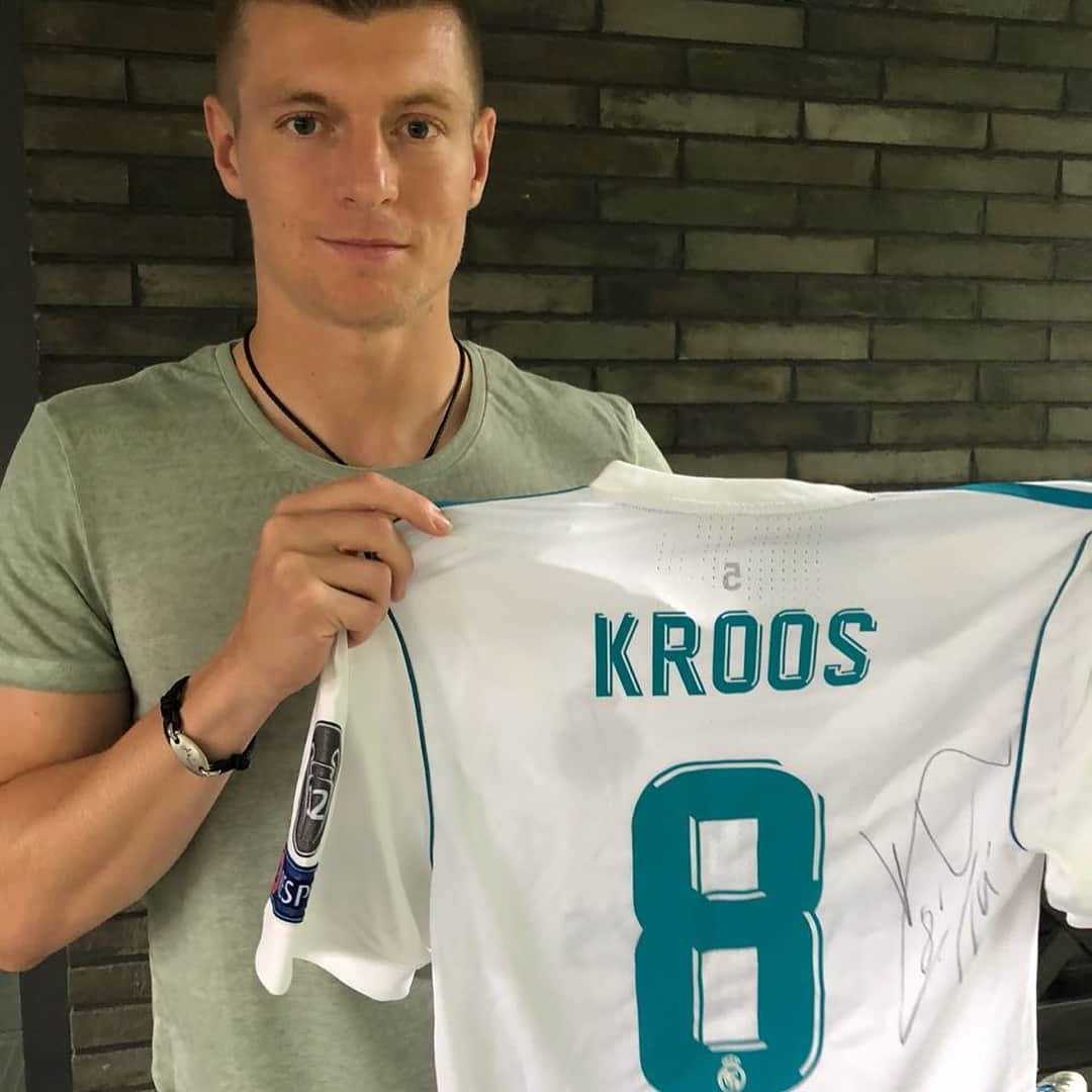 トニ・クロースさんのインスタグラム写真 - (トニ・クロースInstagram)「Anyone interested in my matchworn @championsleague final boots and a prepared jersey from last saturday? https://www.unitedcharity.de/Auktionen/Toni-Kroos-CL-Schuhe」5月30日 19時52分 - toni.kr8s