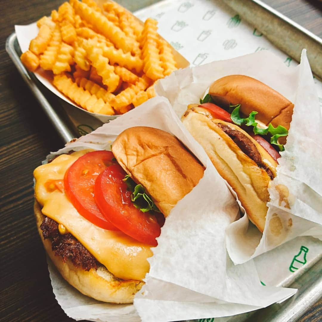 和泉杏さんのインスタグラム写真 - (和泉杏Instagram)「♡ #shakeshack  #humberger  #ebisu  #friends  #toy #toykiku #harukara #harukarakyou #TOYきくちゃん  #ハルカラきょう #ハルカラ和泉杏」5月30日 19時58分 - izumikyou