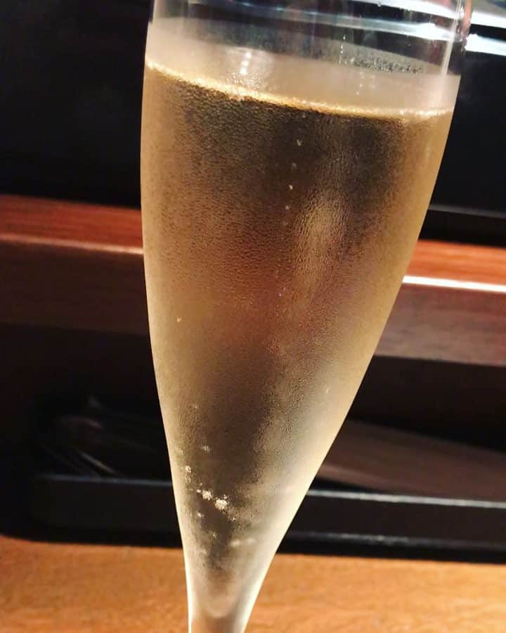 山村響のインスタグラム：「今宵も・・・ #スパークリングワイン #お酒 #お酒大好き」