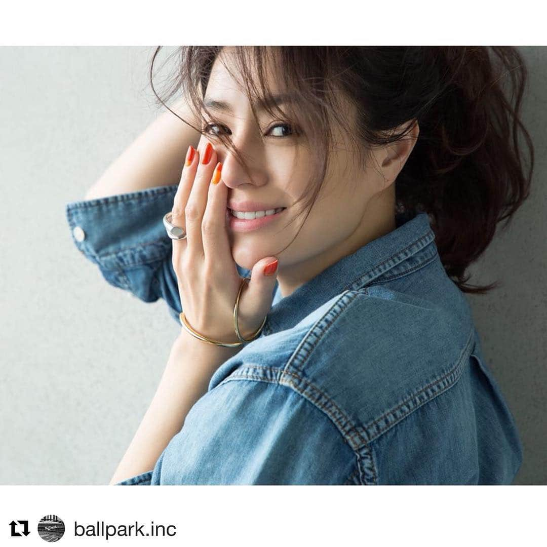 佐々木貞江さんのインスタグラム写真 - (佐々木貞江Instagram)「素敵なネイル💅ページ &ROSY７月号  Thank you 🙏  #Repost @ballpark.inc with @get_repost ・・・ ＆ROSY 7月号 cover  Model @loin.official #井川遥 photo @ballpark.inc #竹内裕二 Styling hiroko umeyama#梅山弘子 Hair  @koichi.n.8822 #西村浩一 Nail @kiho #渡邊季穂  Make#makeup佐々木貞江  @sadaebam  #androsy_tkj #井川遥 #こだわりがすごい #同い年 #bueaty #nailg#cover  #photographer  #yujitakeuchi  #5dmark3」5月30日 22時26分 - sadaebam