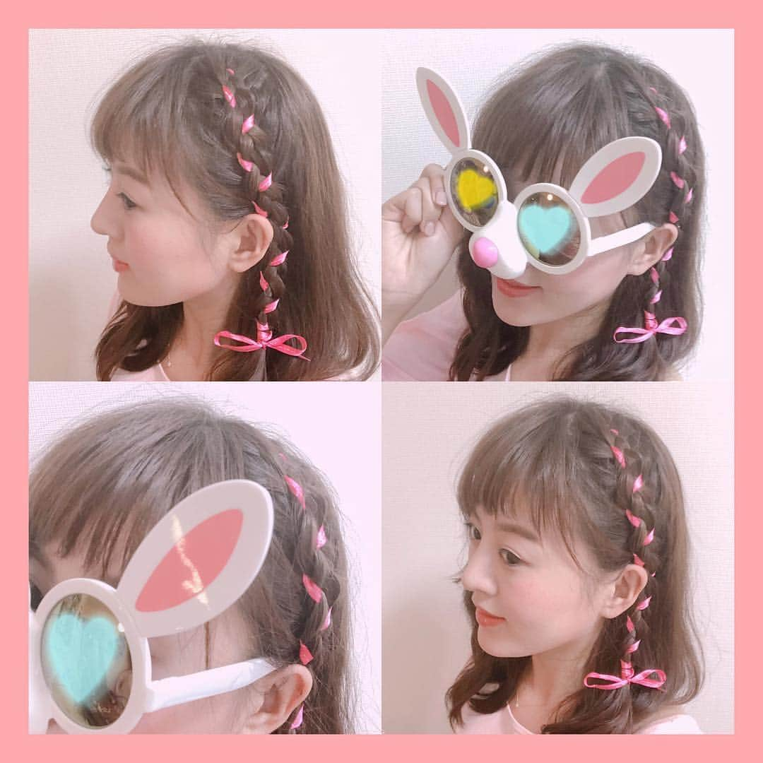 真衣ひなのさんのインスタグラム写真 - (真衣ひなのInstagram)「. ヘアアレンジ紹介｡･*･:≡(　ε:) ディズニーランドに行った時のアレンジ。 ピンクのお洋服に合わせてピンクのリボンを . 💈リボン編み込みヘア . リボンを入れた編みこみは、 色んなやり方があると思いますが、 私の方法は２パターンです。 ⑴髪を編みこむ時にリボンも一緒に編みこむ ⑵髪を編み込んでから後でリボンを入れ込む どちらでもやりやすい方で良いと思います。 今回は、単純に 編みこんだあとに リボンを発見したので、②の方法です。笑 さて、やり方です！ サイドの髪を5㎝幅とり、裏編み込みし 毛先まで三つ編みしたら髪用輪ゴムで結ぶ。 細いリボンを長めに用意し、両方の先端から ２㎝ほどの所にアメリカピンを付けます。 片方は頭頂部の編み込んでいない所に仮止め もう片方は、上から編み込みの編み目に 通していく。毛先のゴム部分まで通したら ゴムを隠すようにリボンを巻きつけ片結び。 そのあと蝶々結びにして 余った部分はハサミで切る。 頭頂部に仮止めたピンを外し これも、余ったリボンはハサミで切る。 しっかり編み込んでいれば落ちてこないけど 心配な方はピンで隠し留めしても🆗 最後に三つ編みが前に来ないように、 耳上の髪をアメリカピンで固定して完成！ . #夏といえば浴衣 #浴衣の色に合わせたリボンで #リボン編み込み #絶対かわいい😳 #まとめ髪に部分使いしても #大人可愛いよね✌︎ #ひなのへあかたろぐ」5月30日 22時26分 - hinano_mai