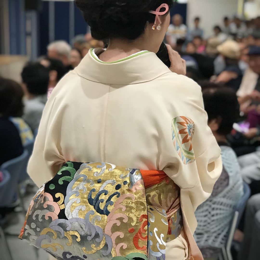 田川寿美さんのインスタグラム写真 - (田川寿美Instagram)「可愛らしい手毬柄の着物 白地が涼しげで今の季節にピッタリです #手毬  #涼しい #着物 #演歌 #歌手 #kimono #enka」6月14日 16時53分 - toshimi_tagawa