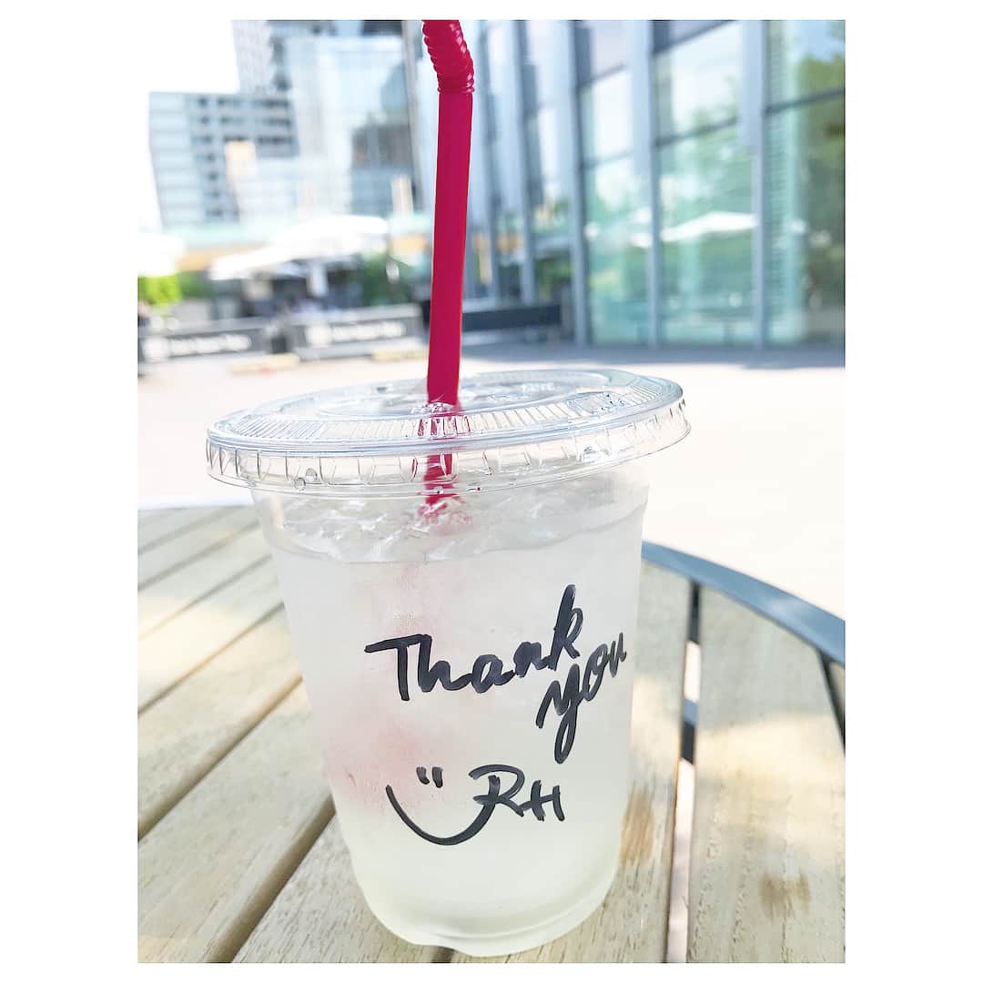 藤森香衣さんのインスタグラム写真 - (藤森香衣Instagram)「初夏🌿☀️🍹 ・ トリコットを着て行ったら、みんなに褒めて貰えて嬉しい。 ・ 6月27日(水) QVCにて 朝4時〜5時 「Tricott muge」 セールです。 ・ #qvcjapan #summerfashion  #qvcジャパン #プロデュース #ブランド #モデル #トリコットミュゲ #セール #ピンク #ニット #柄編みニット  #ノースリーブニット #夏コーデ」6月14日 10時39分 - kaefujimori