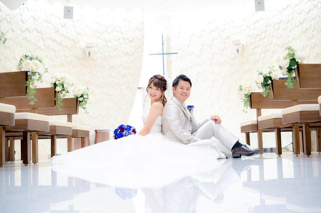 ANA クラウンプラザホテル大阪 ブライダルプロデュースのインスタグラム：「おめでとう♡ . . . #wedding#bridal#osaka#hotel#hotelwedding#codenate#weddingparty#weddingphoto#dress#anacrowneplaza #大阪#結婚式#披露宴#卒花嫁#プレ花嫁#コーディネート#ウェディングレポ#挙式#チャペル#ドレス#ベールダウン#ANAクラウンプラザホテル大阪  #ANA_CROWN_PLAZA_PHOTO #ANA_CROWN_PLAZA_WEDDING #ANA_CROWN_PLAZA_GOODS #ANA_CROWN_PLAZA_DRESS」