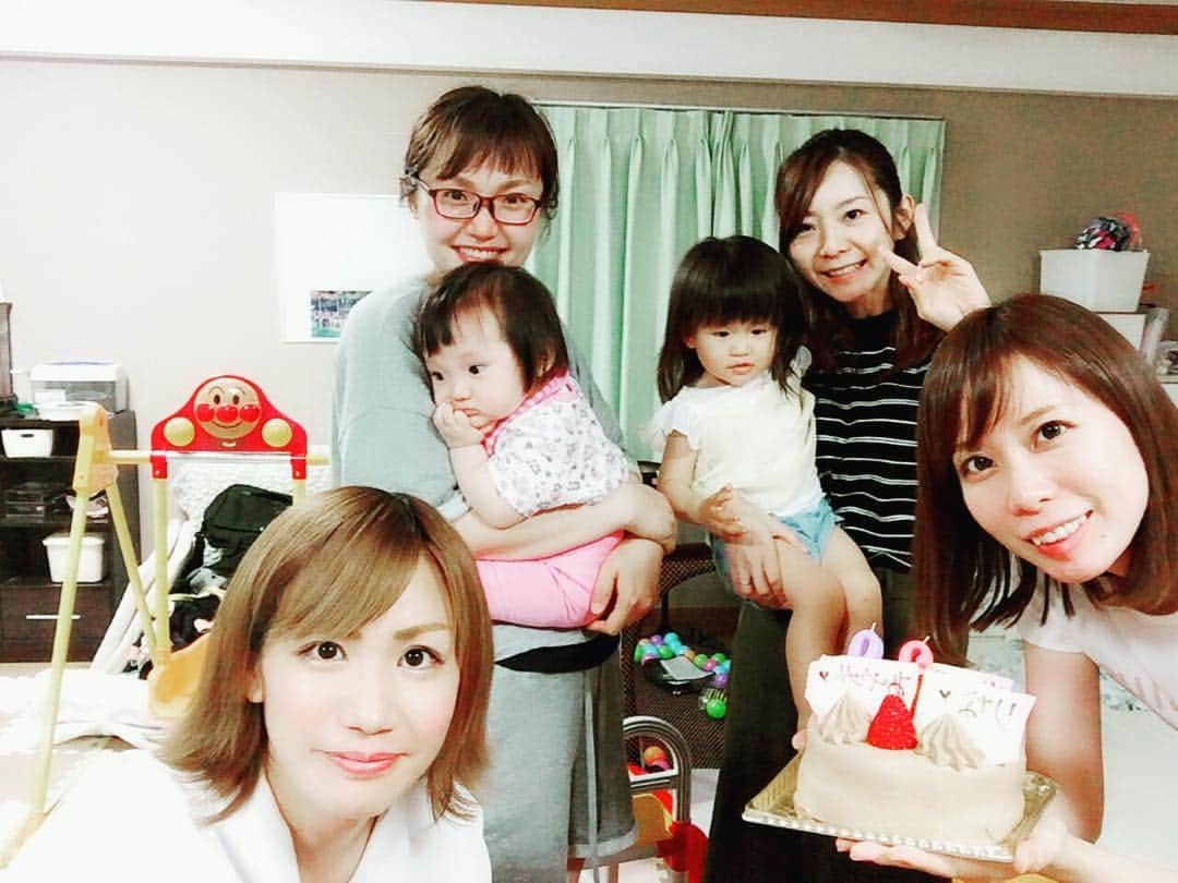 遊月リナさんのインスタグラム写真 - (遊月リナInstagram)「ちょっと前に高校からの友達に誕生日会してもらいました♡♡(＾ω＾) 手作り餃子もケーキも美味しかった✊💓 #親友たち #子供たち #好きです #いつもありがとう💓 #ひぃちゃん #餃子また作ってね 笑」6月14日 14時16分 - rinarina525