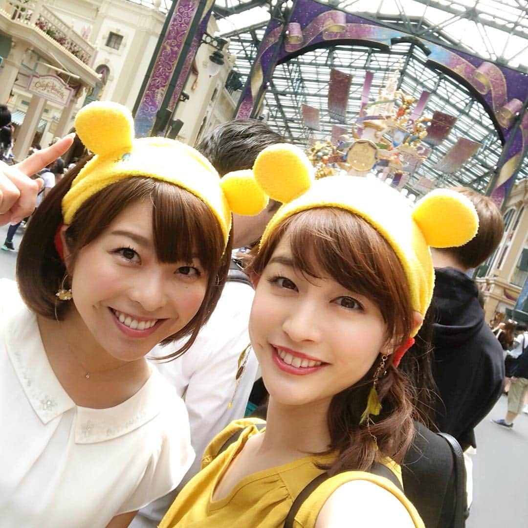 のインスタグラム：「先日、またまた夢の国へ行ってきました♡ 今回はえりなっちとプーさんコーデ(^o^)/ . #夢の国 #ディズニーランド #ディズニーコーデ #プーさん #プーさんコーデ #disney #disneyland #35周年 #女子アナ #アナウンサー #新井恵理那 #小尾渚沙」