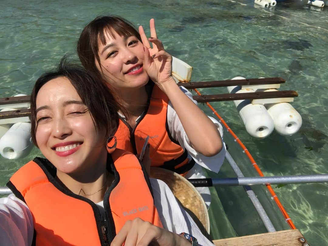 泉見祐希さんのインスタグラム写真 - (泉見祐希Instagram)「綺麗な海でプカプカ〜🚣‍♀️ 海水浴しにまた行きたいな😊 . ▷@kto_fukuoka #ハンダム海岸 #透明カヤック #visitjeju #はなまるチェジュ  #春香るチェジュ #韓国観光公社 #제주도」6月14日 16時01分 - yuuki_izumi_