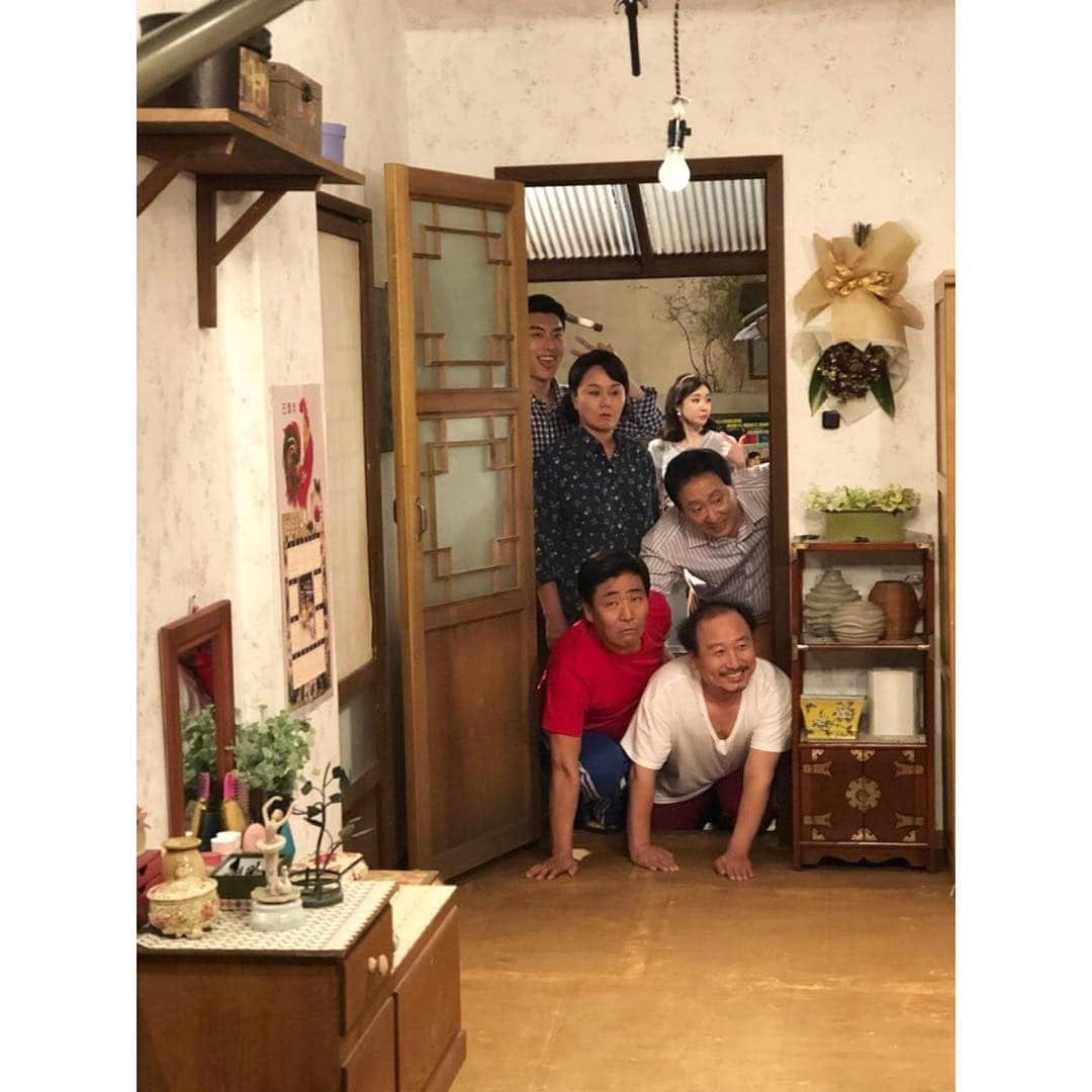 パク・ジョンウクさんのインスタグラム写真 - (パク・ジョンウクInstagram)「숨은 경호 찾기 #파도야파도야」6月14日 16時04分 - hangeuljjang