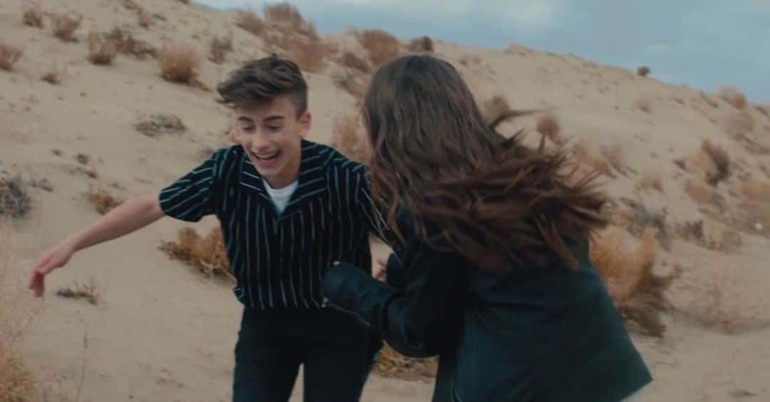 ジョニー・オーランドのインスタグラム：「get an exclusive first look of the official music video for #WhatIf now on @applemusic (link in bio) @kenzie @nayipramos 📽 #1 video in 11 countries!! 🙏🏻😩」