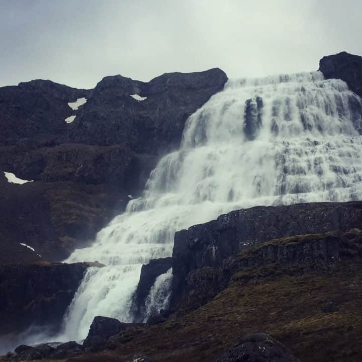 のインスタグラム：「Iceland you are so so epic 🤘🏻🤘🏻🤘🏻」