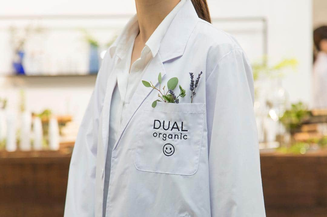 Dualorganicのインスタグラム：「これまで紹介してきた3種類のハーブ🌿これらを独自に組み合わせたのが、dual organicオリジナルの、オーガニックコンプレックス成分「アクネハーブCP」です。 ・ 大人ニキビや女性特有の揺らぎに効果的なリラックスハーブを理想的に組み合わせて、肌トラブルが起きないように、毎日笑顔溢れるお肌作りを応援します。 ・ ・ ・ #デュアルオーガニック #オーガニック医薬部外品 #オーガニック #オーガニックコスメ #医薬部外品 #薬用 #スキンケア #アクネスキンケア#ラベンダー #タイム #セージ #ハーブ #植物 #大人ニキビ #コンプレックス #美肌 #美活 #綺麗 #笑顔 #スマイル #心 #体 #リベルタ #dualorganic #organic #medical #skincare #organiccosme」