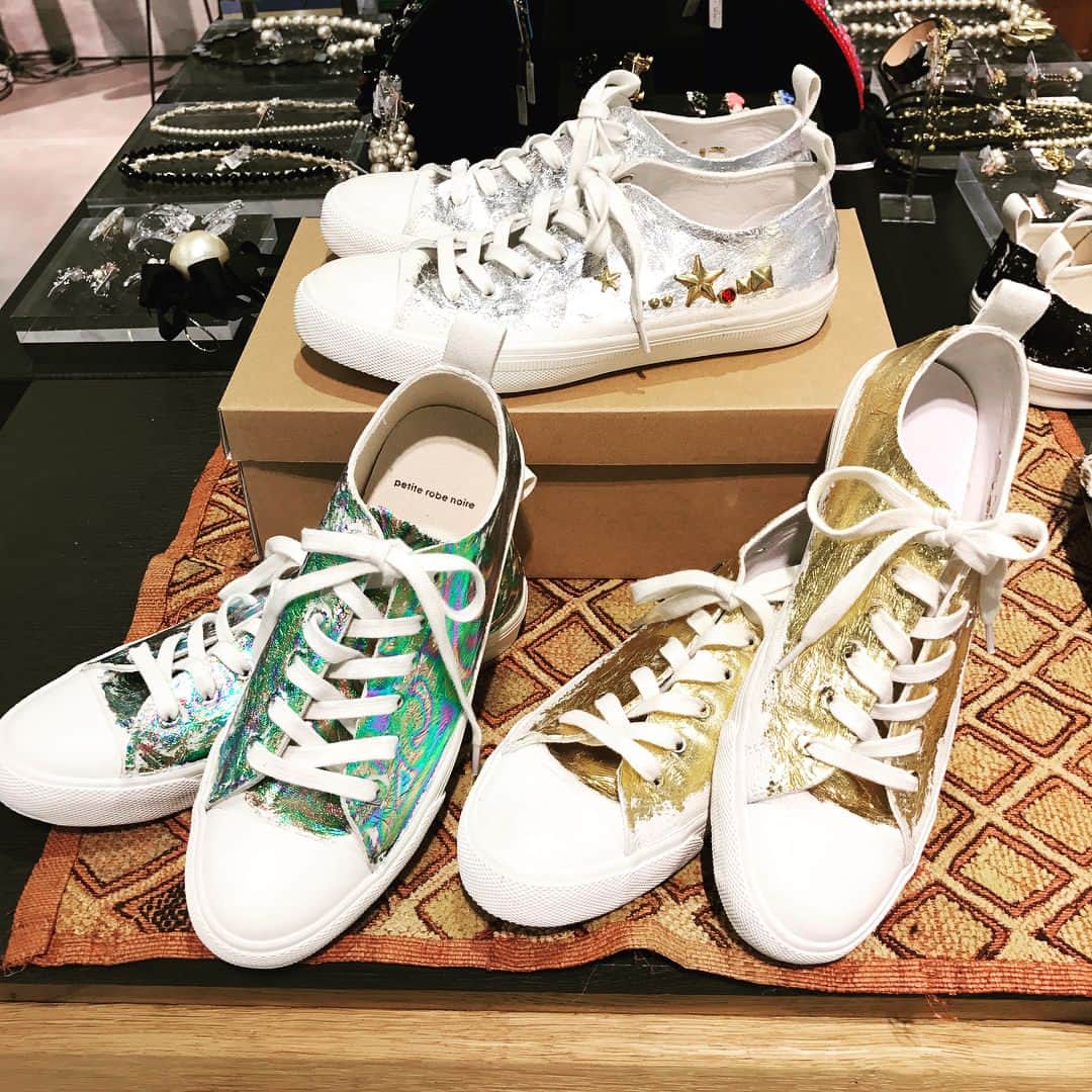 のインスタグラム：「PETITE ROBE NOIRE SNEAKERS CUSTOM Until 6/3 At 3F MODE  #Hankyu #HANKYUMODE #umedahankyu #阪急うめだ本店 #うめだ阪急 #阪急百貨店 #osaka #umeda #petiterobenoire #プティローブノアー #custom #カスタム #sneaker #スニーカー」