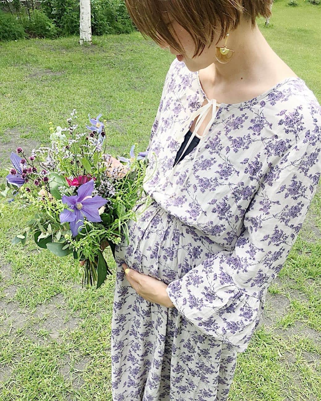 花盛友里のインスタグラム：「この前未来さんが撮ってくれたやつ♡ 記念が増えて行く♡ . . . #妊娠8ヶ月」