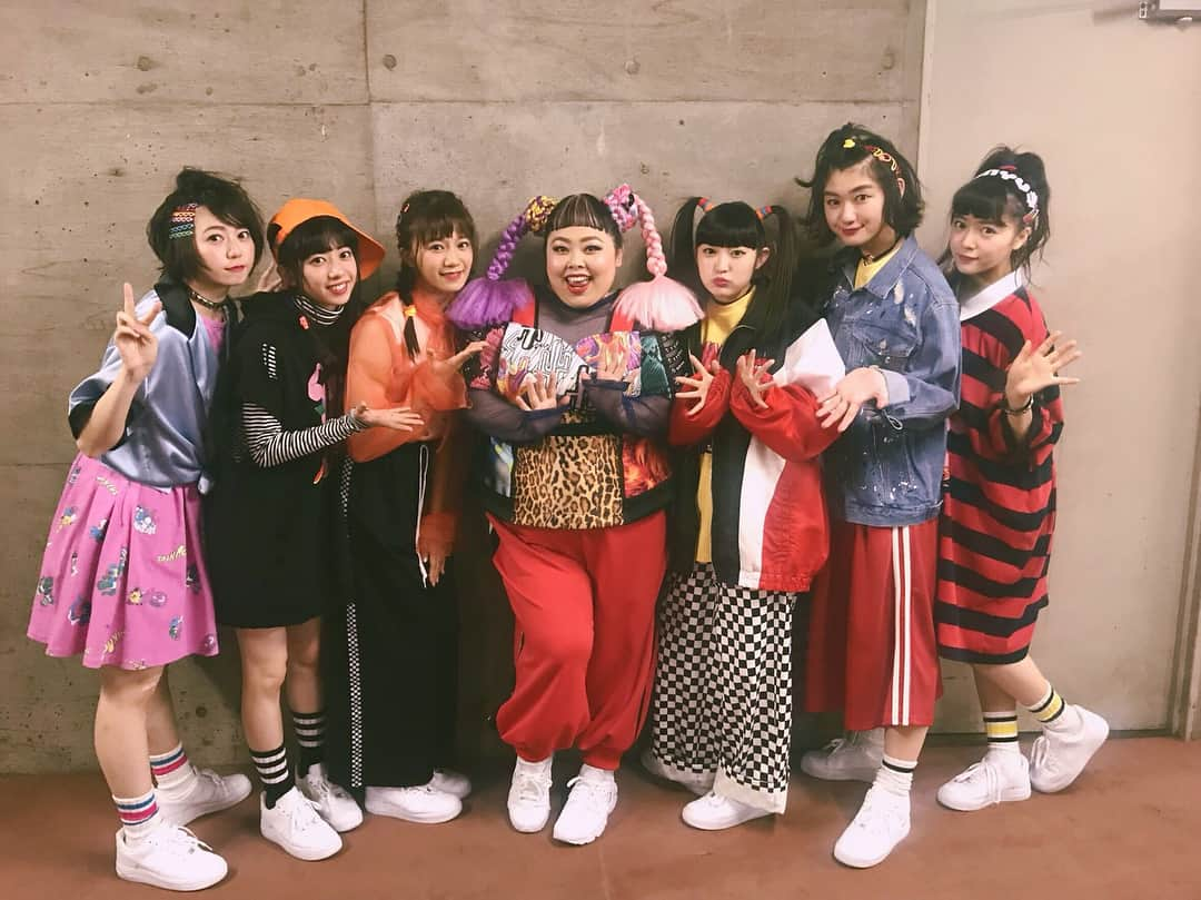 中山莉子さんのインスタグラム写真 - (中山莉子Instagram)「→ ㅤㅤㅤ 私立恵比寿中学 12枚目シングルㅤㅤㅤ 「でかどんでん」MV公開‼️ ㅤㅤㅤ ㅤㅤㅤ ㅤㅤㅤ 渡辺直美さんに出演していただきました！！！！！ #PUNYUS を着てのでかどんでん！嬉しい😂 ㅤㅤㅤ みてねみてねみてね✌🏻✌🏻✌🏻✌🏻✌🏻 ㅤㅤㅤ ㅤㅤㅤ ㅤㅤㅤ #私立恵比寿中学#エビ中#でかどんでんㅤㅤㅤ #中山莉子カメラㅤㅤㅤ」5月31日 11時41分 - nakayama_riko_official