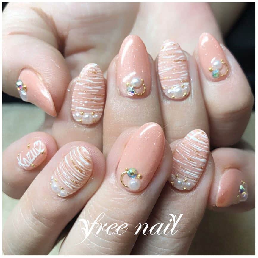 free nail フリーネイルのインスタグラム：「. お客様ネイル💅🏻🍀✨ . シュガーネイル💅🏻🍭✨ . 美味しそうで可愛いですよね😊🍭✨ . サーモンピンクがお上品な印象です😊💖 . ご来店ありがとうございました🙇‍♀️🙇‍♀️🙇‍♀️ . #ネイル #フリーネイル #ネイルアート #ネイルサロン #大阪ネイルサロン #お客様ネイル #ネイルデザイン #ネイルチェンジ #ジェルネイル #シュガーネイル #アイシングネイル #ストーンネイル #パールネイル #ピンクネイル #ホワイトネイル #ゴールドネイル #デザインネイル #シンプルネイル #季節 #夏ネイル #初夏 #春夏 #spring #summer #nailsart #nailsalon #nailsdid #newnails #newnail #freenail」