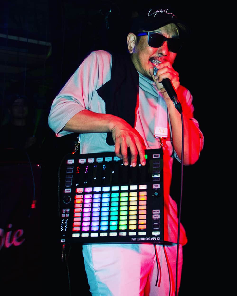 三木道三さんのインスタグラム写真 - (三木道三Instagram)「仙台ありがとう〜！Big up 🔥→ @miontv #YarzSound @pikkal  #music #club #reggae #singing #singer #dtm #maschine #bair #maschinejam #piano #guitar #drums #beats #producers #sax #art #color #live #party #edm #sendai #japan #仙台 #日本 #dozan11 #三木道三 #photography」5月31日 14時43分 - dozan11