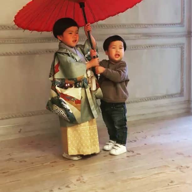 The Sweet Closetのインスタグラム：「✳︎ 【KIDS PHOTO PLAN】  6/21(木)  ①9:00〜  ②12:00〜 ・ お子様のペースに合わせて撮影は進んでいきますので、リラックスした自然な表情を引き出すことができます💓  小さい頃の体験が、これからの人生にいろんなヒントをくれるはずです✨ そんな経験のひとつに、KIDS PHOTOを選びませんか？ ※2枠のみのご案内になりますので、お早めのご予約をお勧め致します。  The Sweet Closet ☎︎092-739-0808 ✉︎tsc-contact@ffines.jp #thesweetcloset  #kidsphoto」