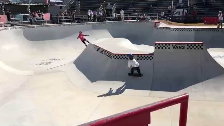 中村貴咲のインスタグラム：「今日も練習がんばるぞい💋🦋 Keep trying today!#vansparkseries」