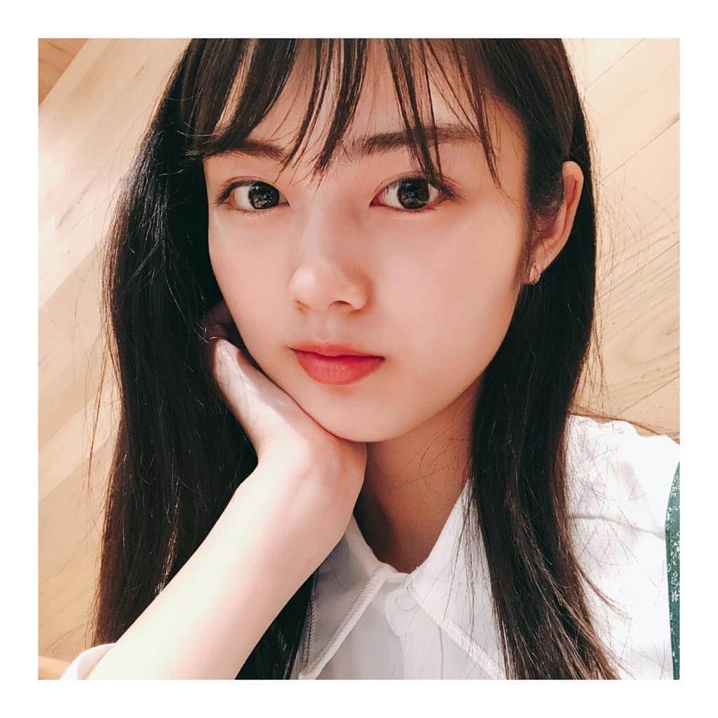水谷果穂さんのインスタグラム写真 - (水谷果穂Instagram)「『#恋は雨上がりのように』を観てきました☺︎ はー楽しかった！ 今日は本当に雨が降っているので、モシャモシャになっちゃったー #雨上がりヘア」5月31日 19時09分 - kahomizutani_official