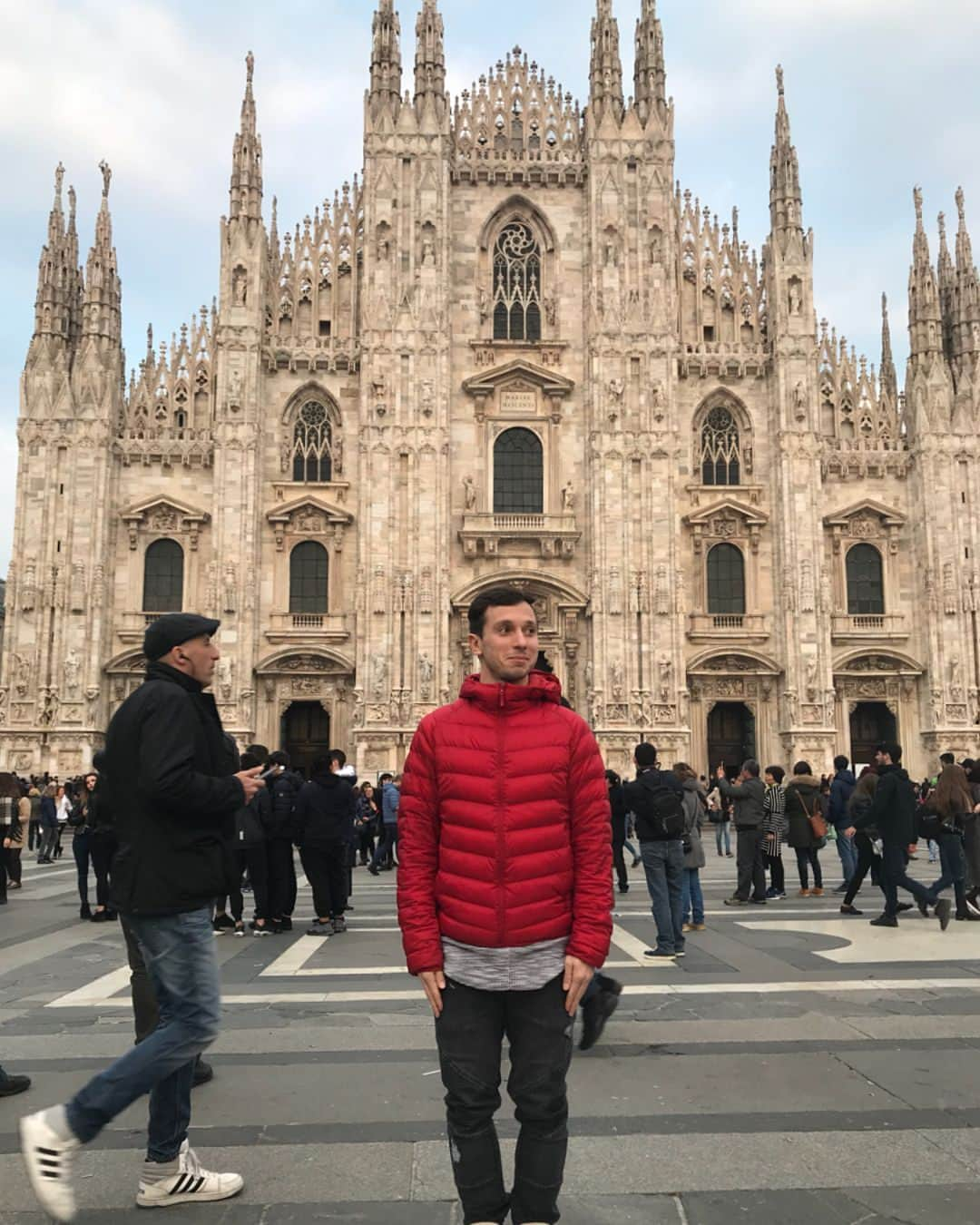 オレクシイ・ビチェンコのインスタグラム：「#milano2018#figureskating#italy#fun#goodday#」