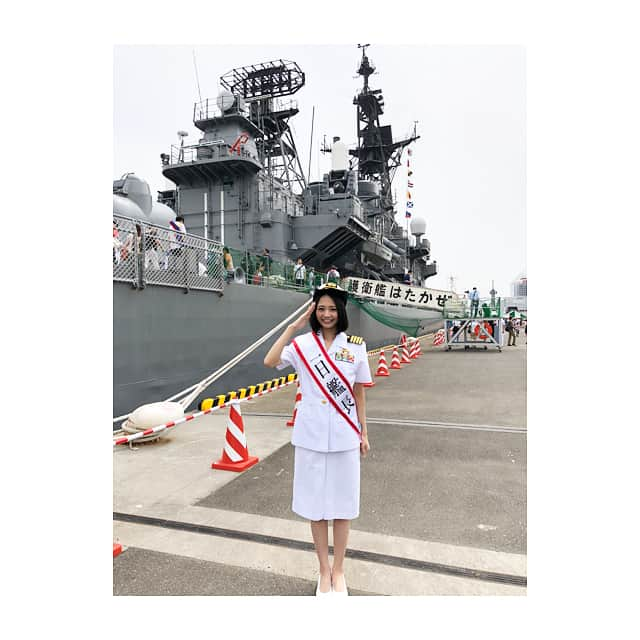 緑川静香さんのインスタグラム写真 - (緑川静香Instagram)「まだまだあります💖笑  #destroyer #escortvessel #ship #captain #uniform #oneday #selfie #selca #셀카 #셀피  #海上自衛隊 #護衛艦 #はたかぜ #護衛艦はたかぜ #一日艦長 #東京みなと祭 #自衛官  #ほんと自衛官の皆さん素敵な方達ばかりでした #そしてはたかぜのかっこよさね #圧巻ですよ #あー楽しかったなぁ #艦長 の川岸さんと #優しく説明して下さった #集合写真は宝物  #サンミュージック の社長もいらっしゃいます #名物のカレー 美味しかったなぁ #想い出いっぱい」5月31日 20時02分 - midorikawa_shizuka