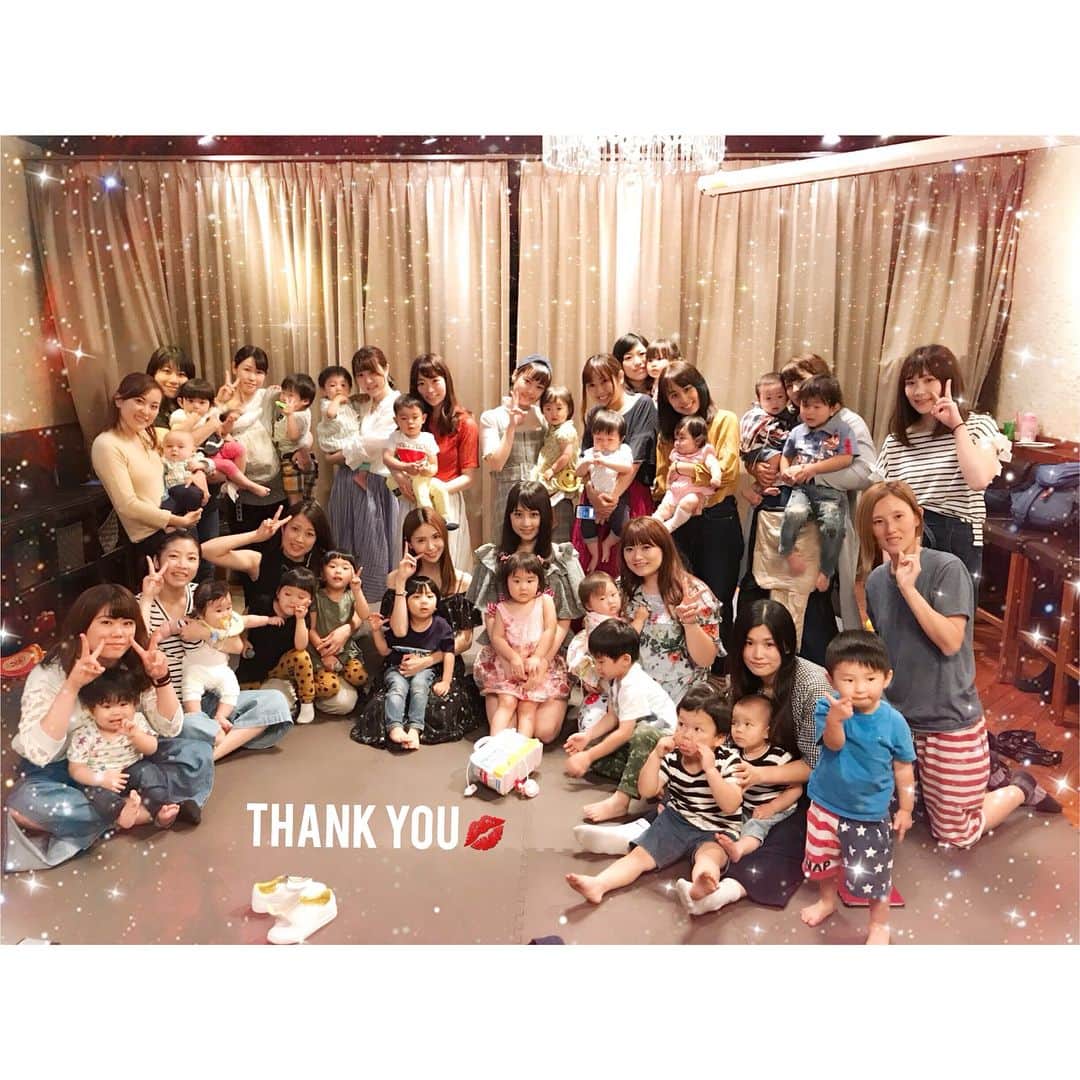 小森美果さんのインスタグラム写真 - (小森美果Instagram)「今日はゆるふあママパセラママ会でした♡緊張してたけど皆さんと色んなお話しができて楽しかったし勉強になりました♡でも全然話し足りないな〜👩歌もうたったり🎵久しぶりに歌ったから喉が疲れました🤪あやりんには色々やってもらって本当に感謝だ🙇‍♀️皆さんお疲れ様でした😋また2回目やりたいな☺️☺︎#ママ会#子連れ#パセラ#ハニトーかわいい#今日もタピオカミルクティ3杯くらいおかわりした#タピオカミルクティならいくらでも入る」5月31日 22時40分 - mika.165