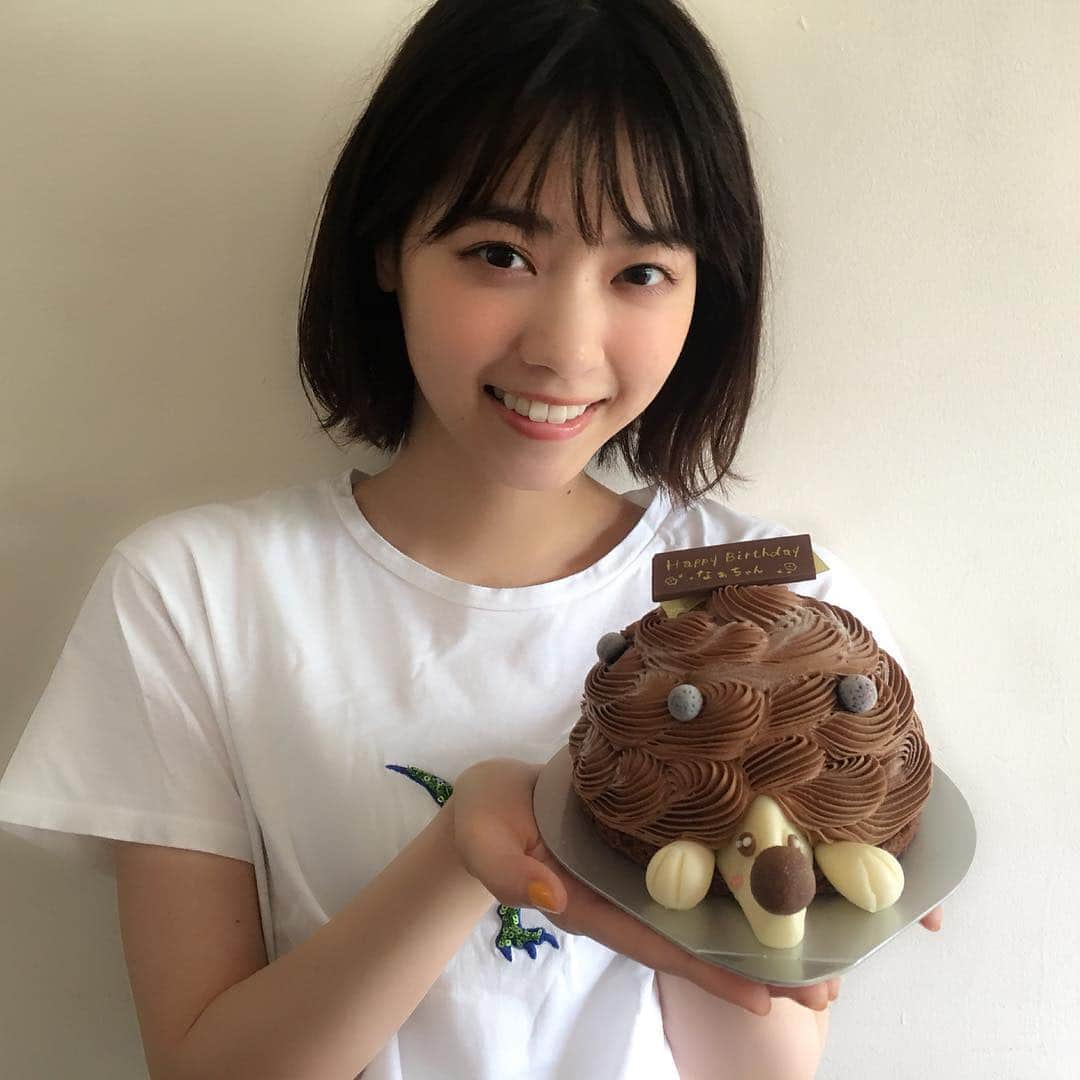 西野七瀬さんのインスタグラム写真 - (西野七瀬Instagram)「『#わたしのこと』、重版分がそろそろ書店に並んでいるもよう☺︎これまで売切れになっていた店舗も多く、探してくださっていた皆様、大変お待たせいたしました🙏✨なぁちゃんのいいとこいっぱいめっけ！できる1冊、ぜひ手に取っていただけたら嬉しいです🦔  #西野七瀬1stフォトブック #わたしのこと #引き続き #西野七瀬生誕祭」5月31日 23時32分 - nanase_1st