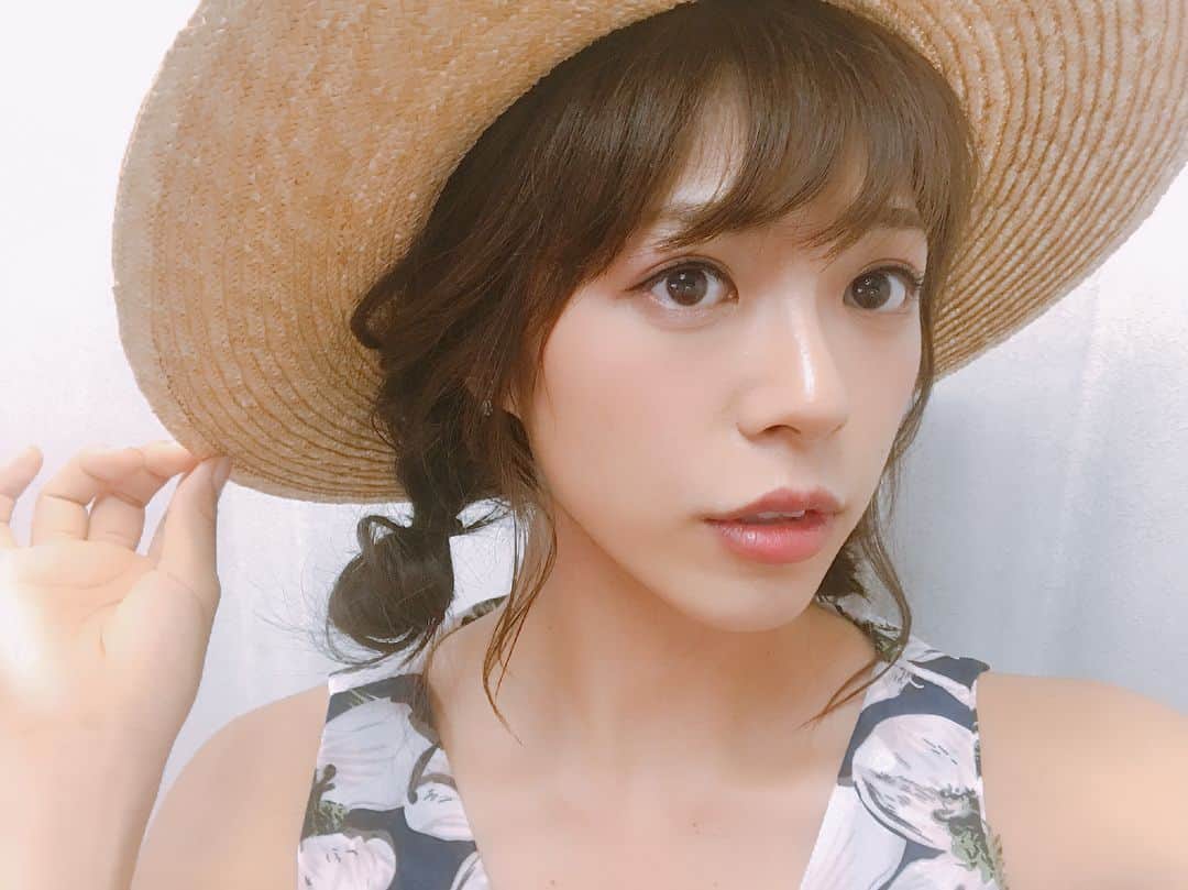 わちみなみのインスタグラム：「STYLEWAGON撮影のとき🌸 今日は収録です。ドキドキです🎢 . #stylewagon #わちみなみ #麦わら帽子」