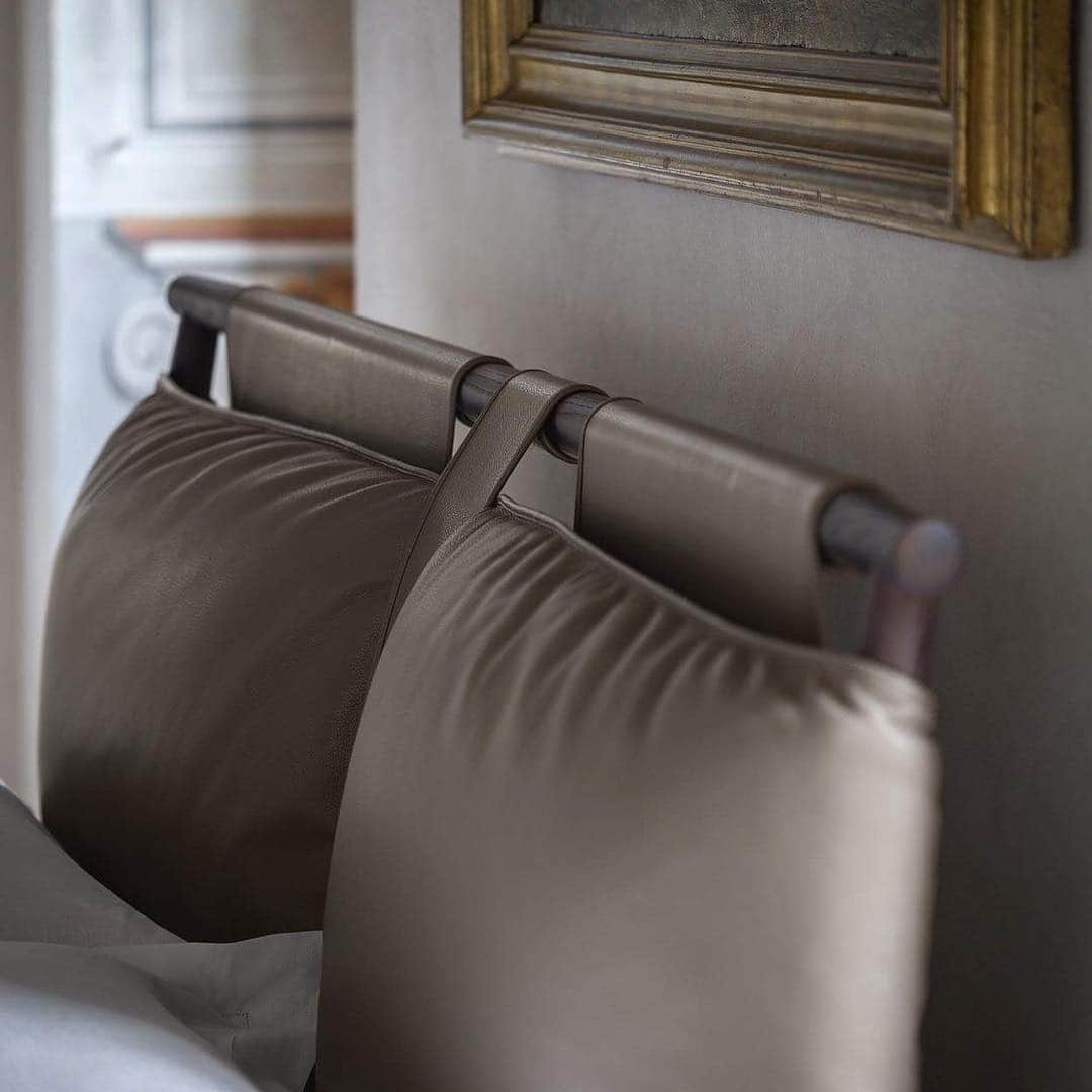 Poltrona Frauさんのインスタグラム写真 - (Poltrona FrauInstagram)「An elegant lightness where nothing is superfluous and everything is natural. Discover the new Times bed by Poltrona Frau. - #PoltronaFrau #InteriorDesign #Design #InteriorDeco #Leather #Interiors」6月1日 21時43分 - poltronafrauofficial