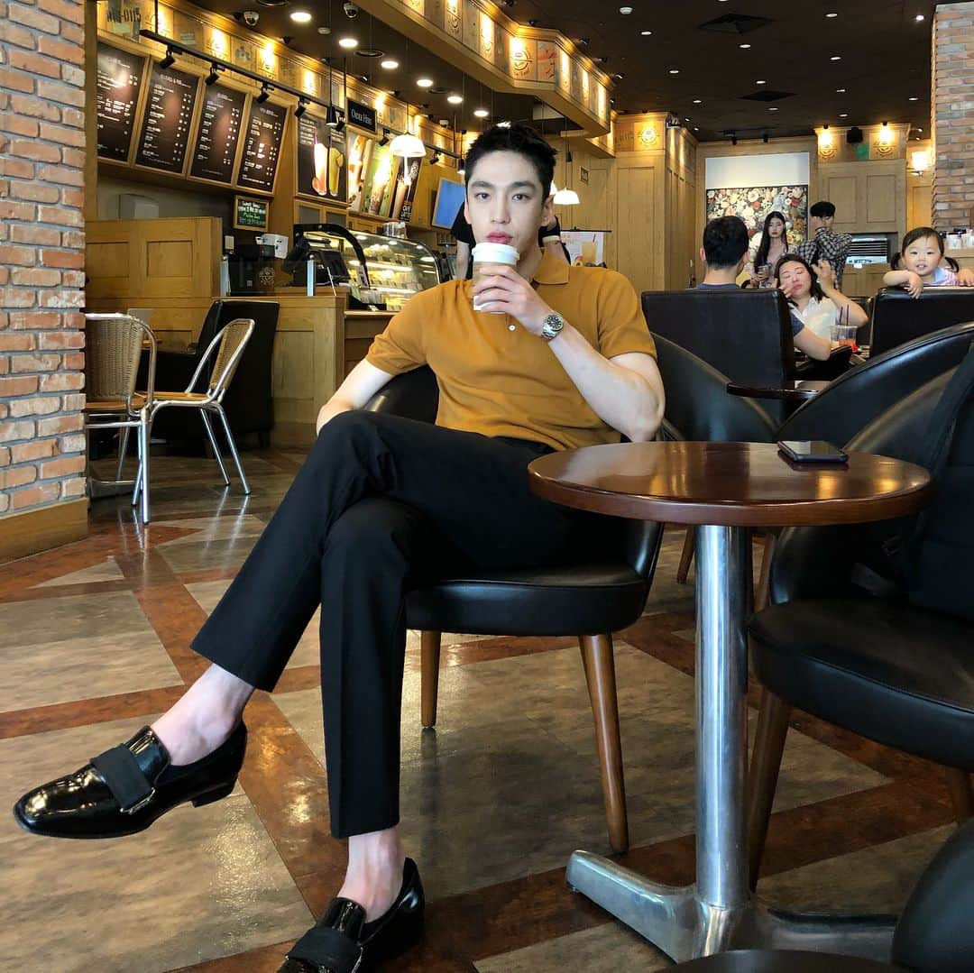 クウォンのインスタグラム：「앞으로는 셀프 컷트 금지. 구원해준 @jmy1066 누나 땡큐.」