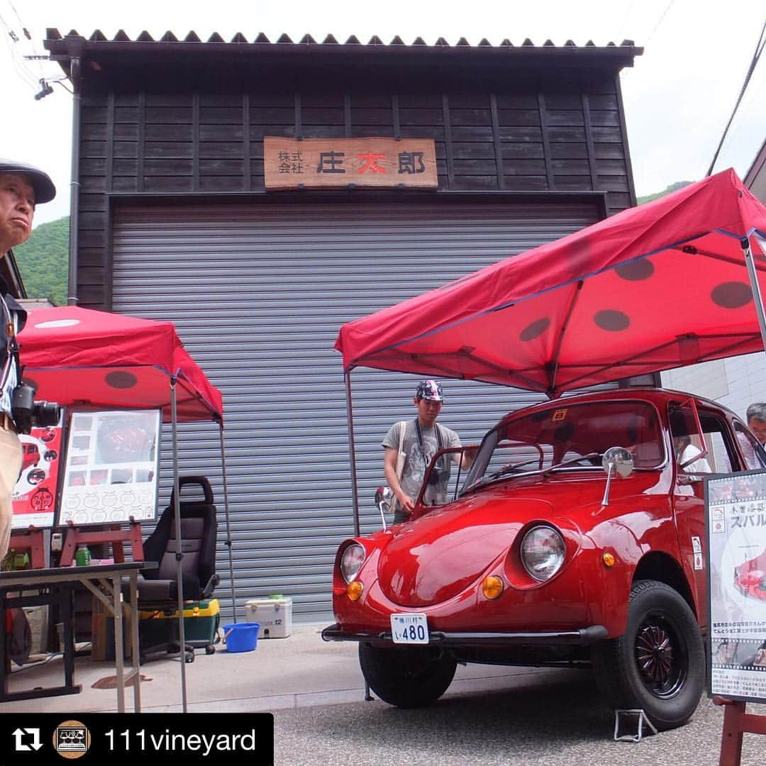 木曽漆器祭・奈良井宿場祭のインスタグラム：「#Repost @111vineyard with @get_repost ・・・ 今日から3日間木曽漆器祭り開催です。日本の職人技って凄いですね。往年の名車テントウムシも木曽漆により施されました。幾重にも漆を塗るのも大変そうですが、その後のメンテナンスも大変そう😅 写真は2年前の物ですが今年も展示されてると思います。 先日、塩尻ワイン大学の卒業記念品で頂いたソムリエナイフも木曽漆特別仕様です。 木曽漆器祭り6/1〜6/3 http://shikki-shukuba.shiojiri.com/ #木曽漆器祭#塩尻ワイン大学#日本の匠#庄太郎#スバル360#テントウムシ」