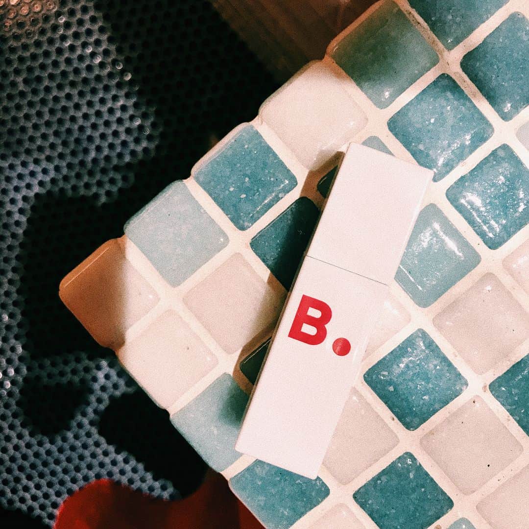 渡辺アリサのインスタグラム：「. 最近韓国にいくと必ず立ち寄る banilaco.❤️ ここのティントの香りと発色が 好きで毎日使ってる❤︎ . そしてかなり空いちゃってた @qpu_fukuoka に行ってきました！ また凝りが溜まってたみたい すぐ浮腫むからまたリセットしにいきます！ . #qpu_kogao #qpu_ino #小顔矯正 #qpu #fukuoka #banilaco」