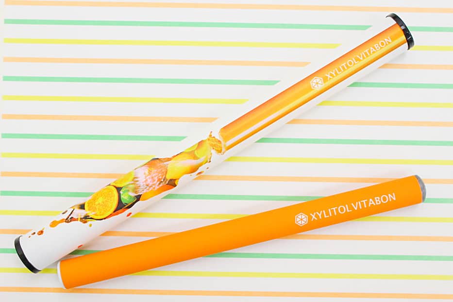 vitabon.officialのインスタグラム：「. キシリトールビタボンはかわいいケース付き😊  オレンジ色のシトラスは柑橘系果物🍊から抽出した天然成分にキシリトールを配合しています😳💕 さわやかな香りで心も体もリフレッシュ🌱🌱🌱 . #beauty #ビューティー#health #健康 #menthol #メンソール #タバコ #電子タバコ #禁煙 #ビタミン #vita #vitabon #ビタボン #vitaminc #colors #organic #instabeautiful #beautiful #health #VITABON #stylish #blueberry #fruits #ootd #beauty #美容 #ビタミン」