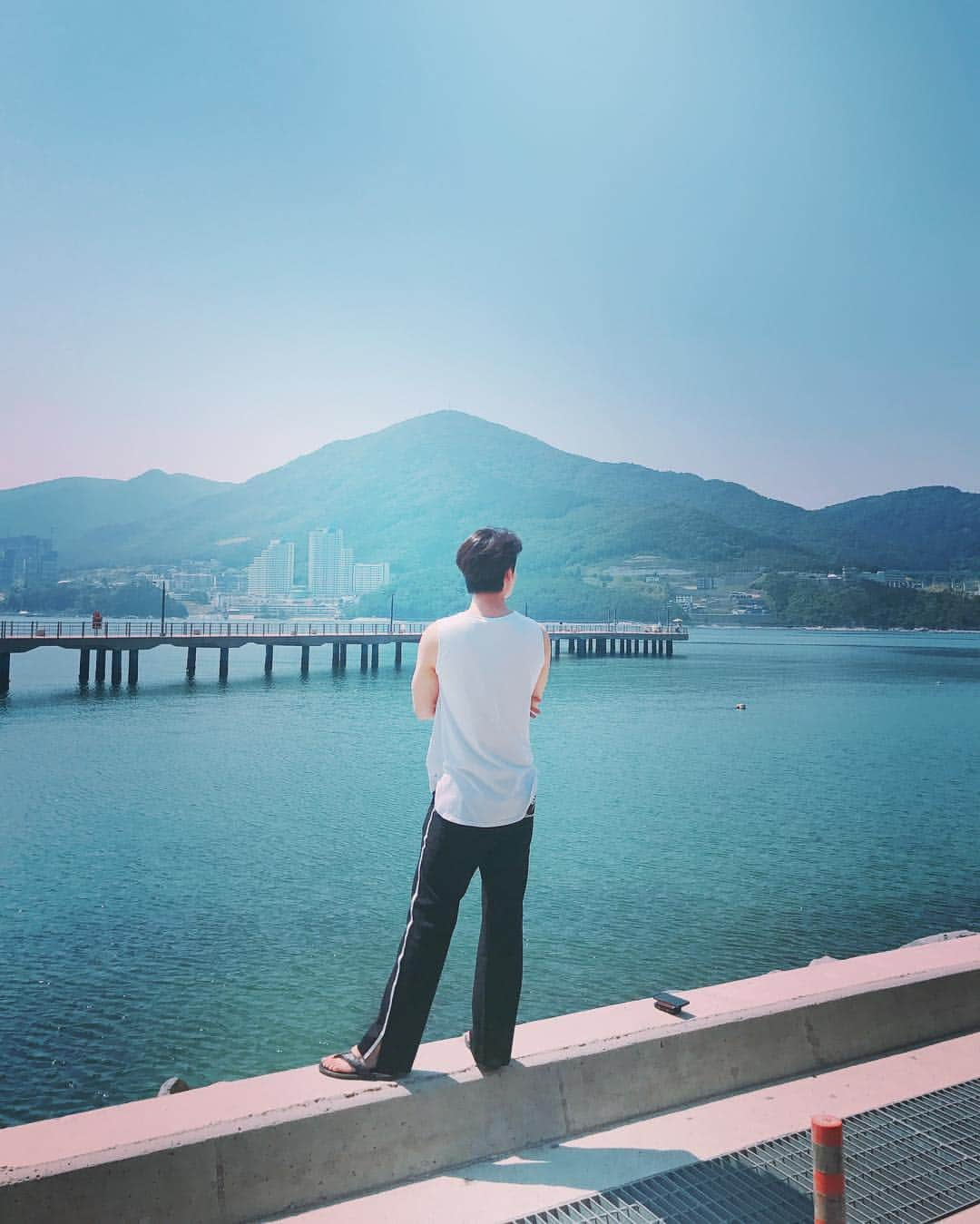 イ・ジョンソクさんのインスタグラム写真 - (イ・ジョンソクInstagram)「날씨 좋다」6月1日 17時09分 - jongsuk0206