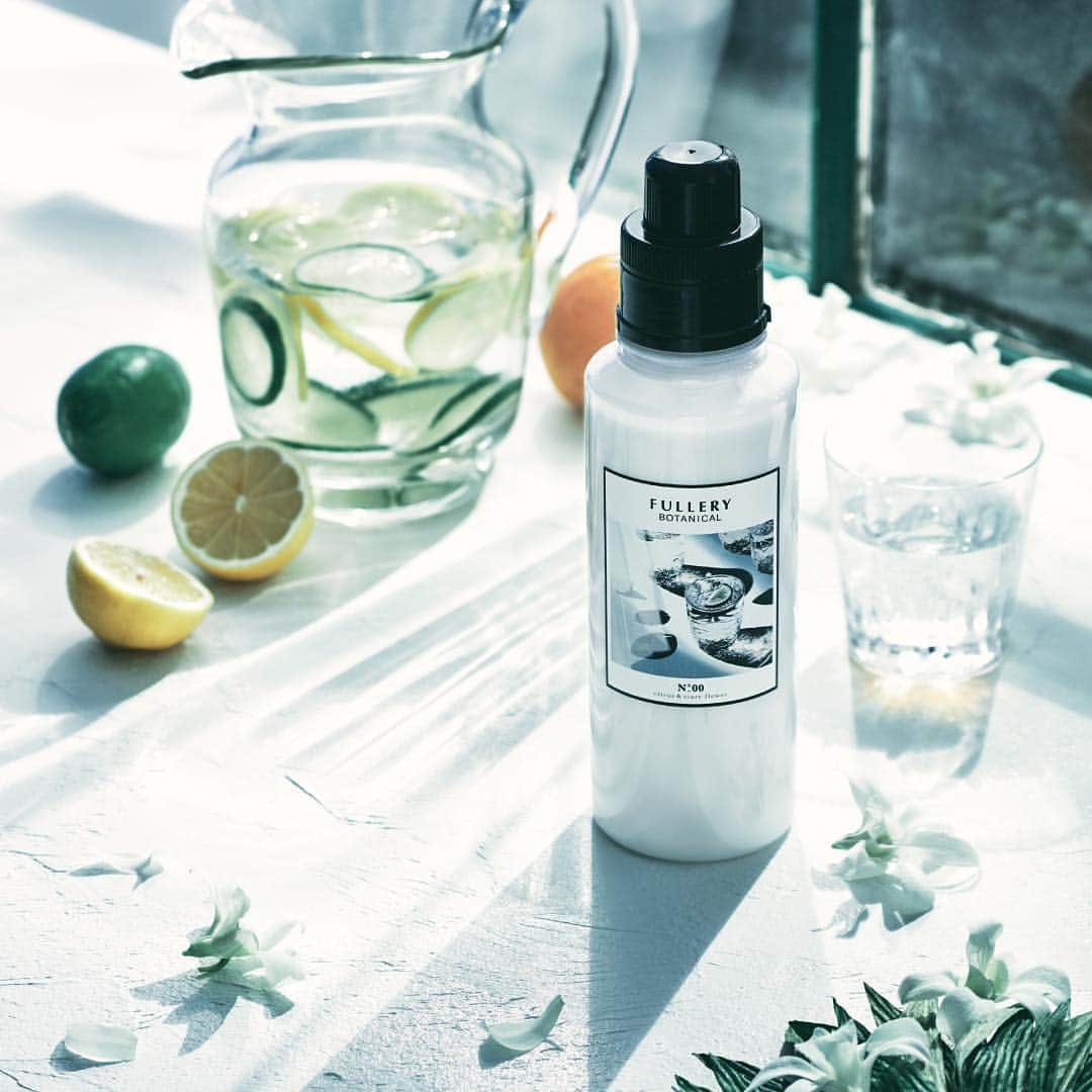 のインスタグラム：「【New fragrance】 夏季限定 柔軟剤「ソフナー シトラス&ティアレフラワー」もうすぐ発売。 夏の爽やかさを感じるトロピカルな香りです。 ⠀⠀ 梅雨の部屋干しにもぴったりなボタニカル抗菌・防臭成分配合🌿 ⠀⠀ ＜発売 / 取扱い店舗＞ 6/8（金）：公式Webサイト（& Habit） / オンラインストア 6/15（金）：BOTANIST Tokyo / 全国バラエティショップ / ドラッグストア（一部店舗除く） ・ ・ #FULLERY #BOTANICAL #fullerybotanical #フレリー #フレリーボタニカル #ボタニカル柔軟剤 @fullery_botanical」