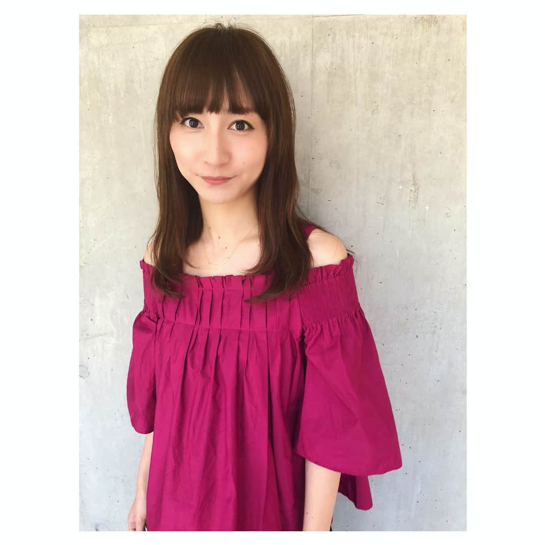 渕上彩夏さんのインスタグラム写真 - (渕上彩夏Instagram)「. カナさん産休から復帰😆♡✨ 私は内側の根元が癖っ毛だから、根元だけストレートにしてもらいました🙆🏻‍♀️ . 毛先はそのままだから、ナチュラルに仕上がる所が良い所🐿✨ . カナさんありがとう☺️💕 . 明日は朝9:30からくまパワプラス✨ Do As Infinityさんが生出演です♪♪ お楽しみに〜♡♡ . #ninoandnina  #トップスお気に入り #spickandspan  #熊本よかとこ #熊本 #くまパワプラス #KAB」6月1日 19時28分 - ayakafuchigami725